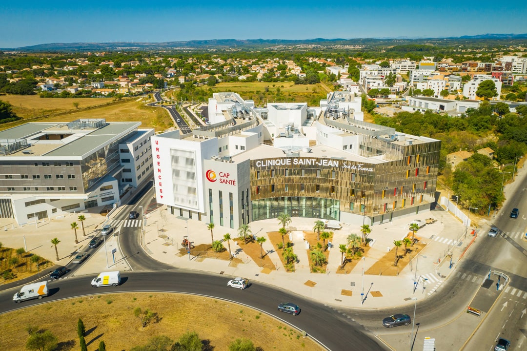 Vue aérienne de la Clinique Saint Jean et de l'entrée Cap Santé