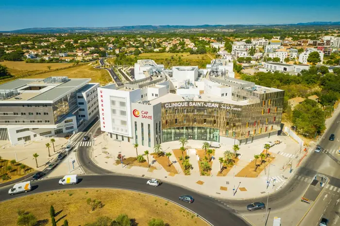Vue aérienne de la Clinique Saint Jean et de l'entrée Cap Santé